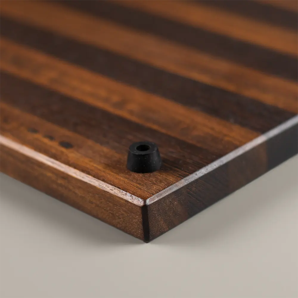 detalle pata antideslizante de tabla de charcuteria umbra