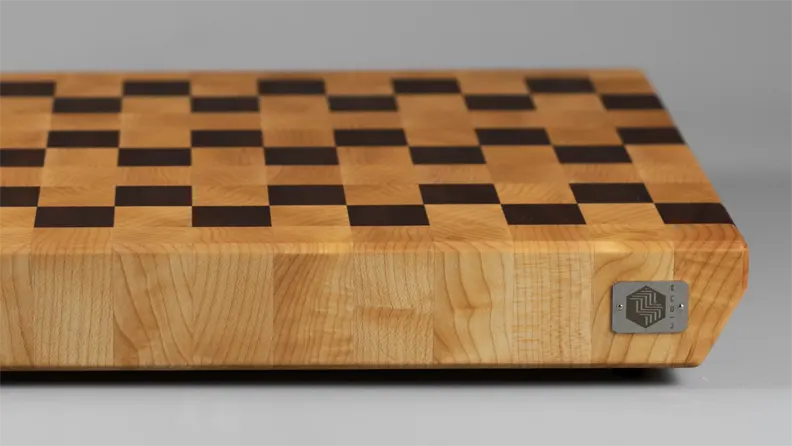 Rubra taula de tallar a testa gran