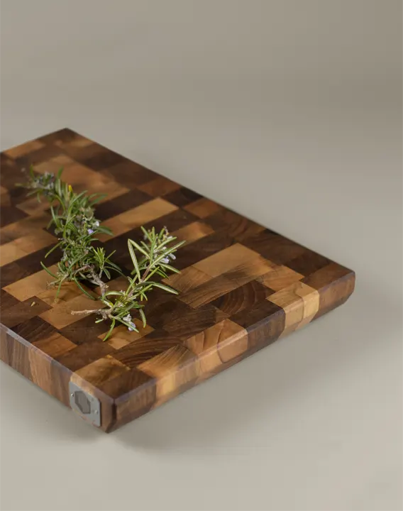 Pura Noguera Taula de tallar de noguera a testa